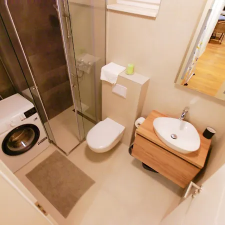 New In With 3 Bedrooms Id895 *