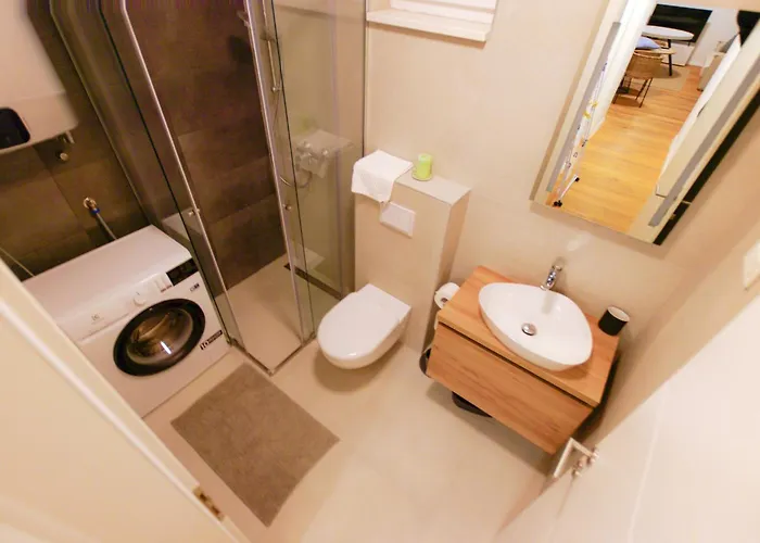 New In With 3 Bedrooms Id895 *