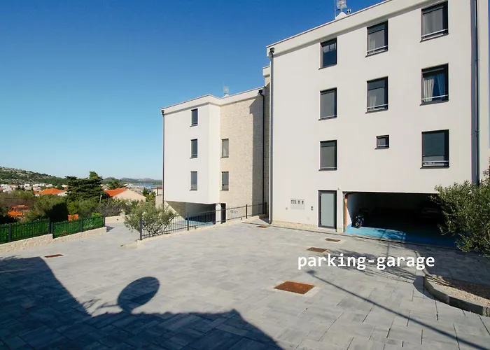 New In With 3 Bedrooms Id895 *